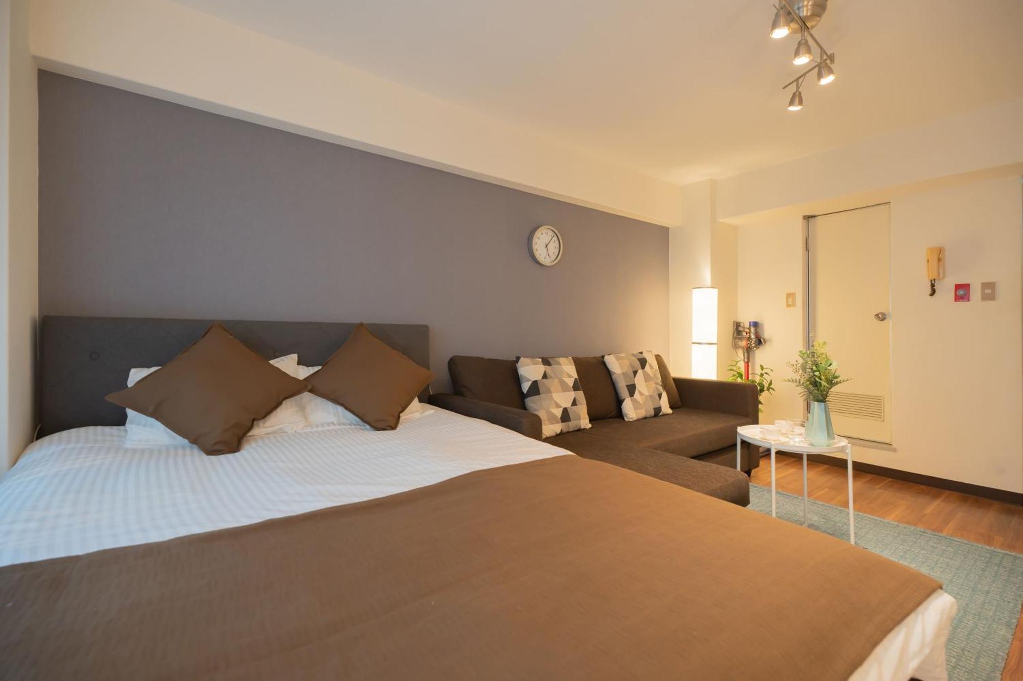 新宿歌舞伎町new Design Apartment！駅3分钟！最大5人可！無料モバイルwi-fi！ Apartamento