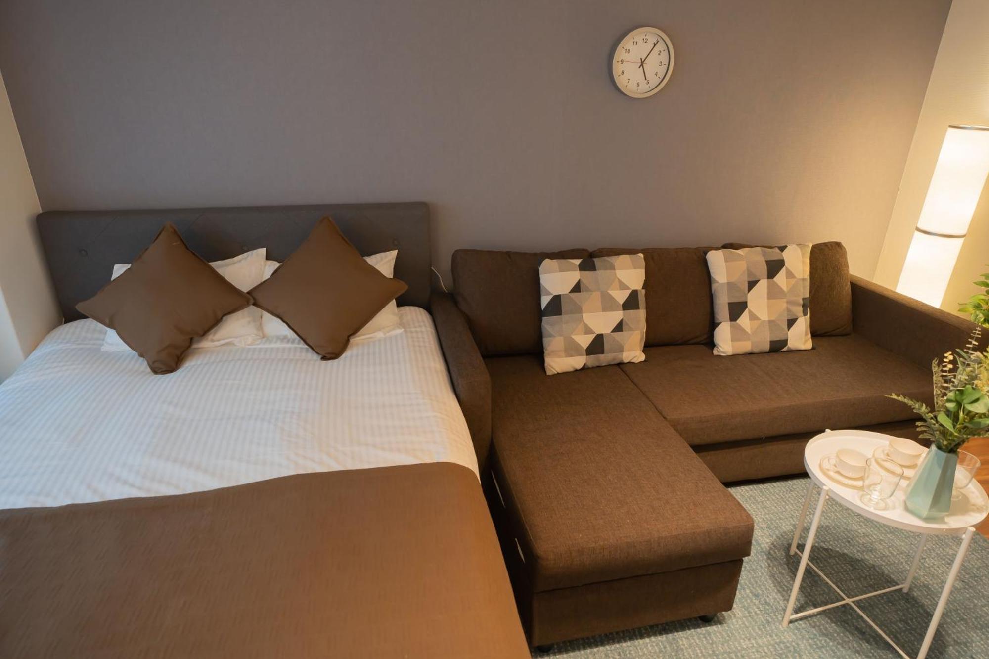 Apartamento 新宿歌舞伎町new Design Apartment！駅3分钟！最大5人可！無料モバイルwi-fi！ *